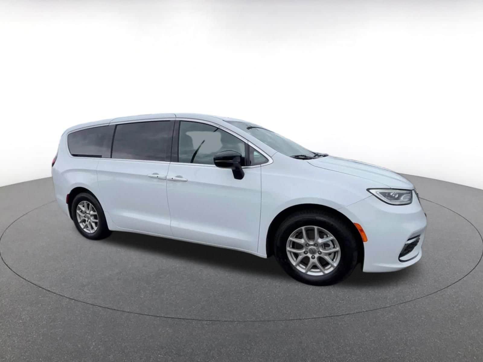 Thumbnail: 2025 Chrysler Pacifica - 2