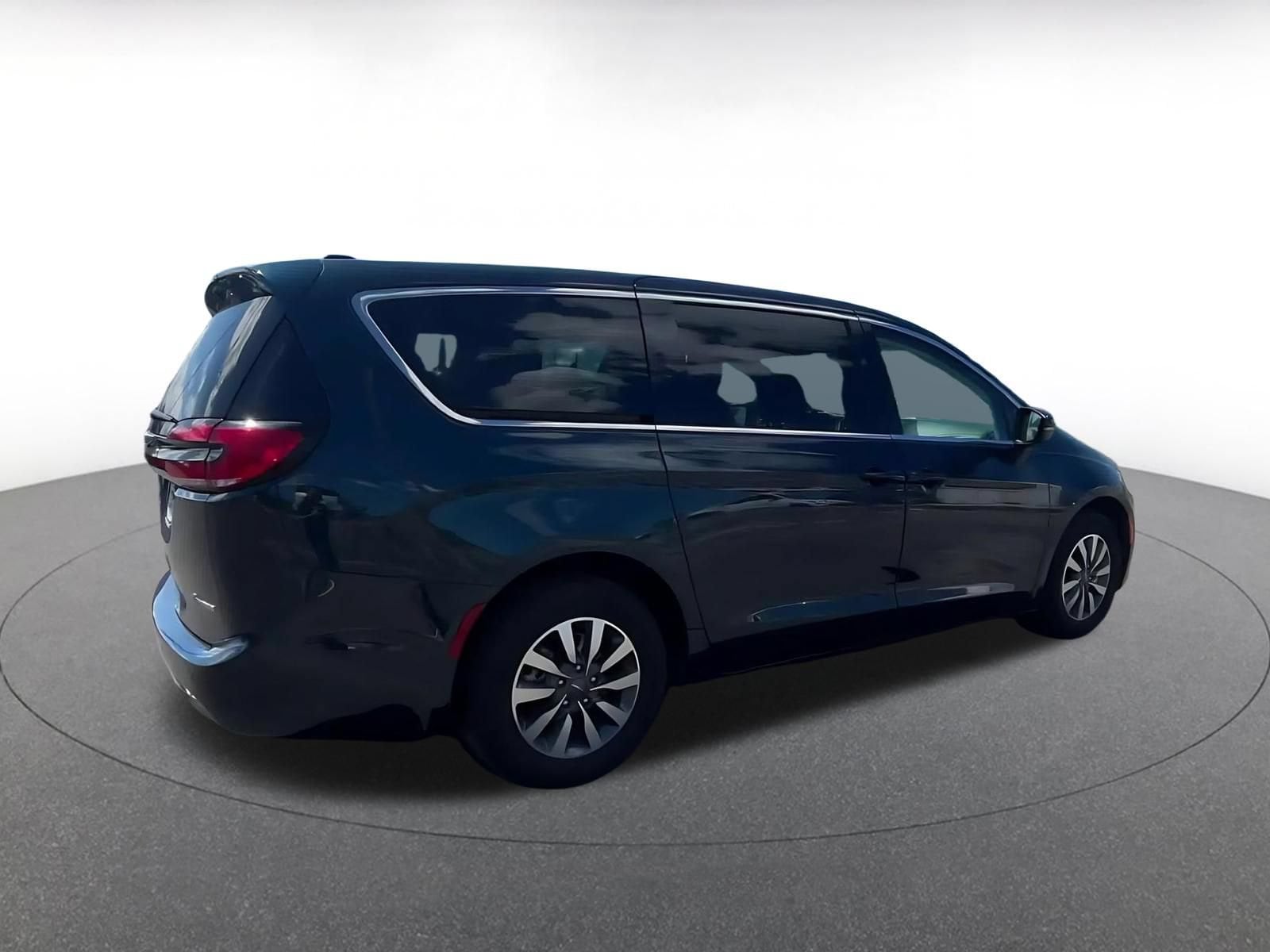 Thumbnail: 2023 Chrysler Pacifica - 15