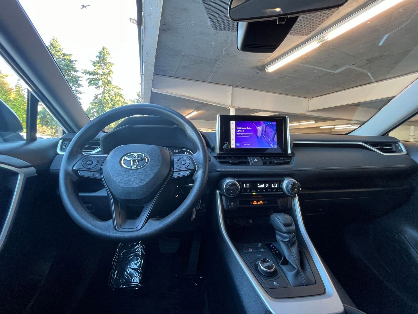 Thumbnail: 2025 Toyota RAV4 - 33