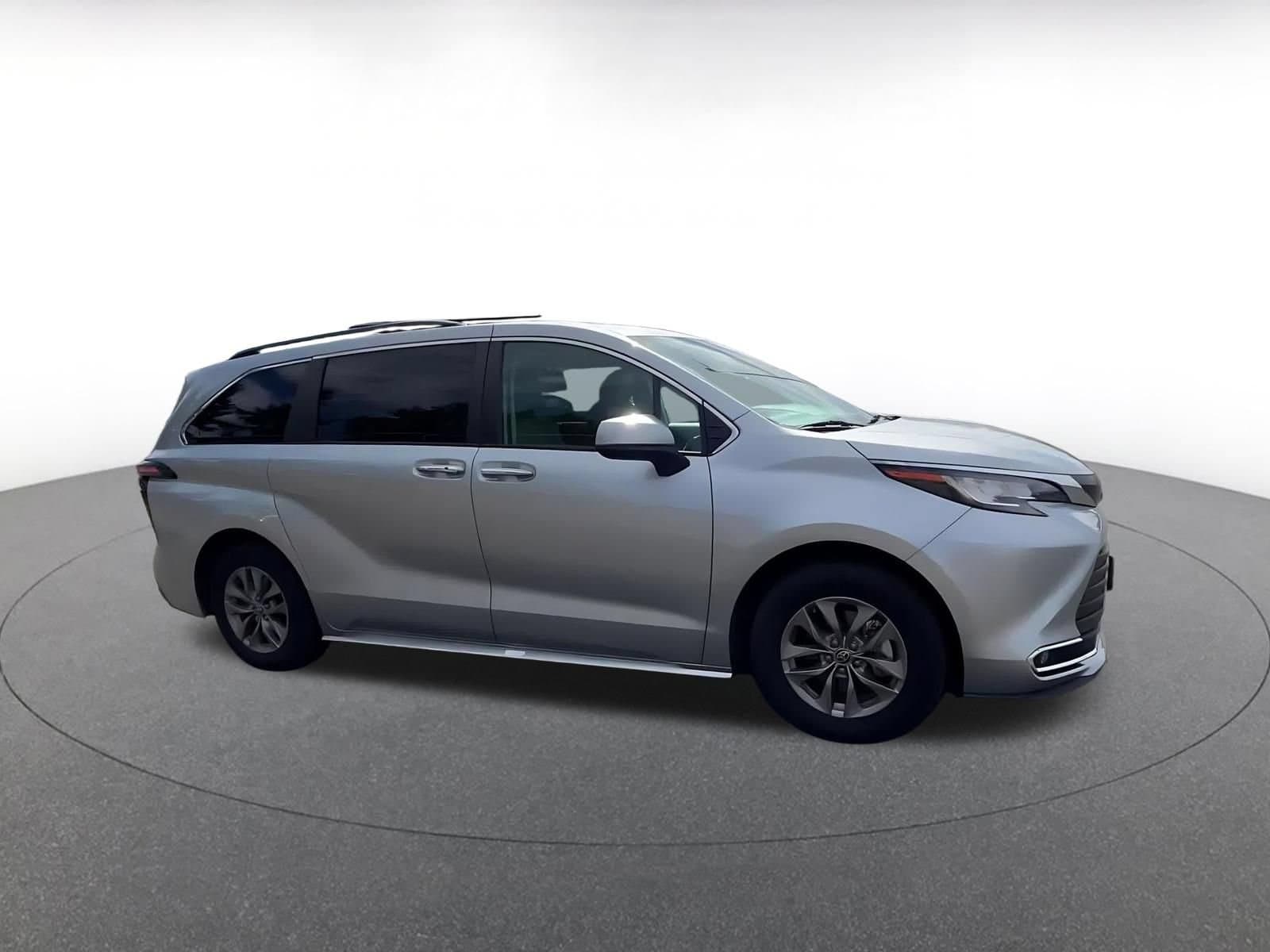 Thumbnail: 2023 Toyota Sienna - 2