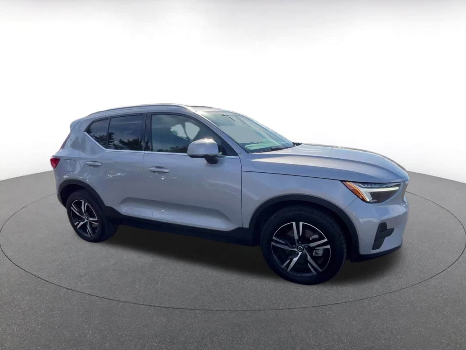 Thumbnail: 2024 Volvo XC40 - 2