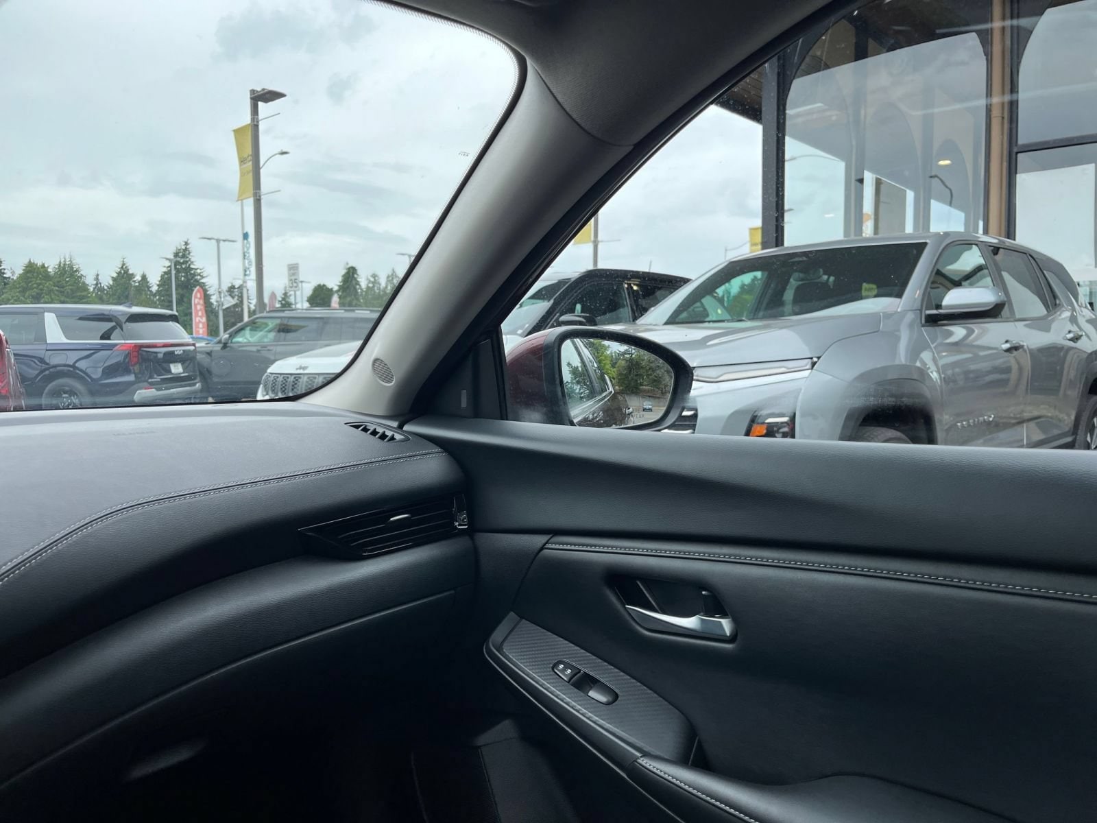 Thumbnail: 2025 Nissan Sentra - 34
