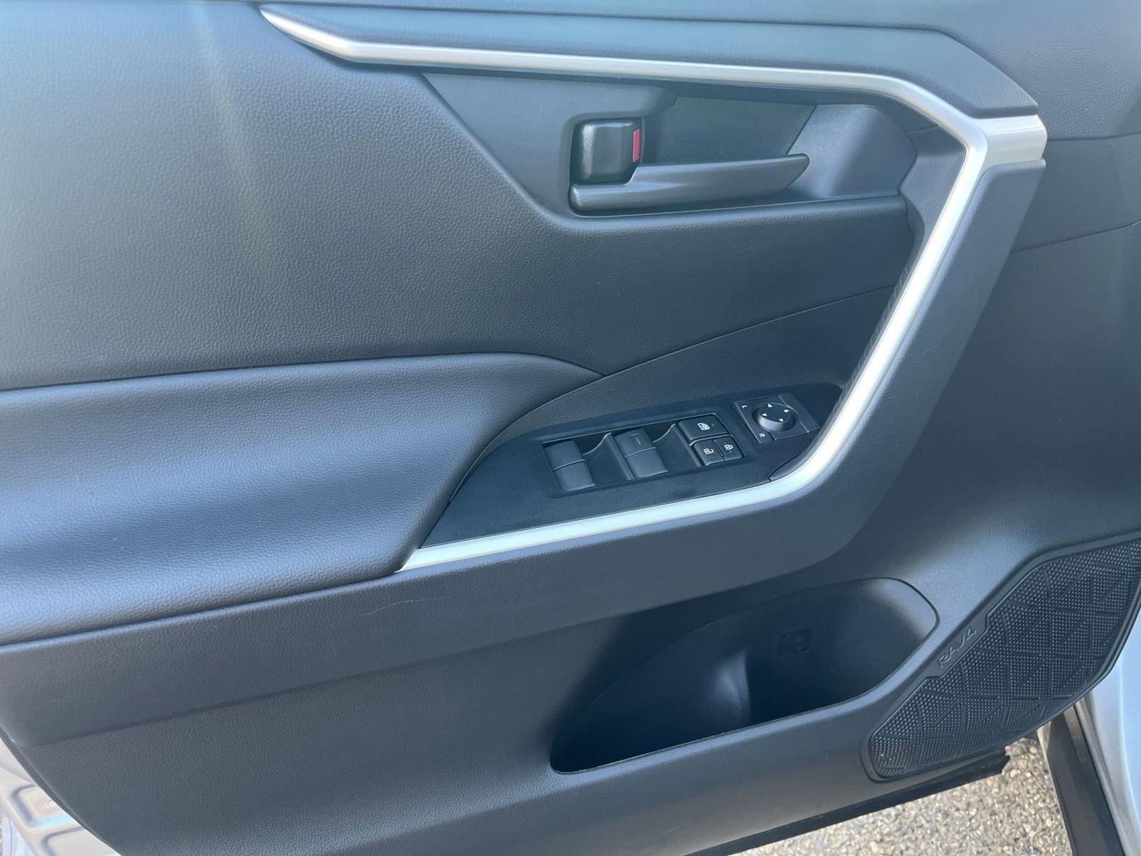 Thumbnail: 2025 Toyota RAV4 - 20