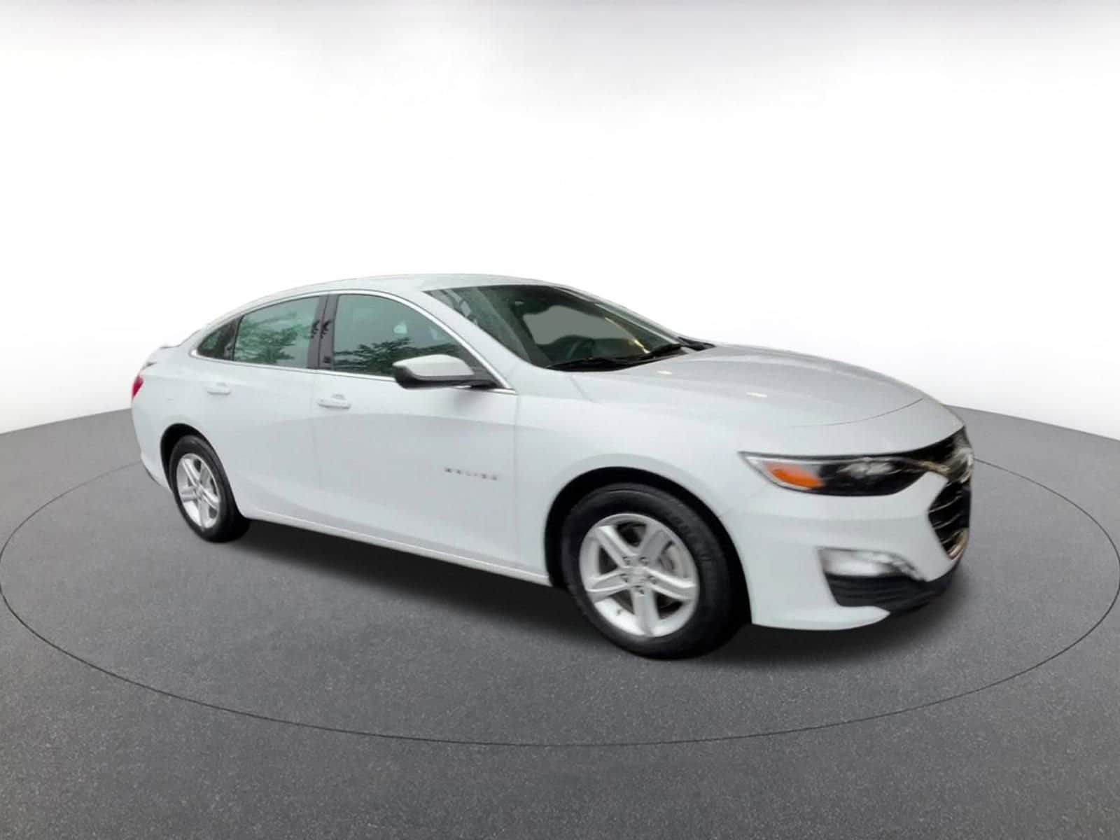 Thumbnail: 2023 Chevrolet Malibu - 2