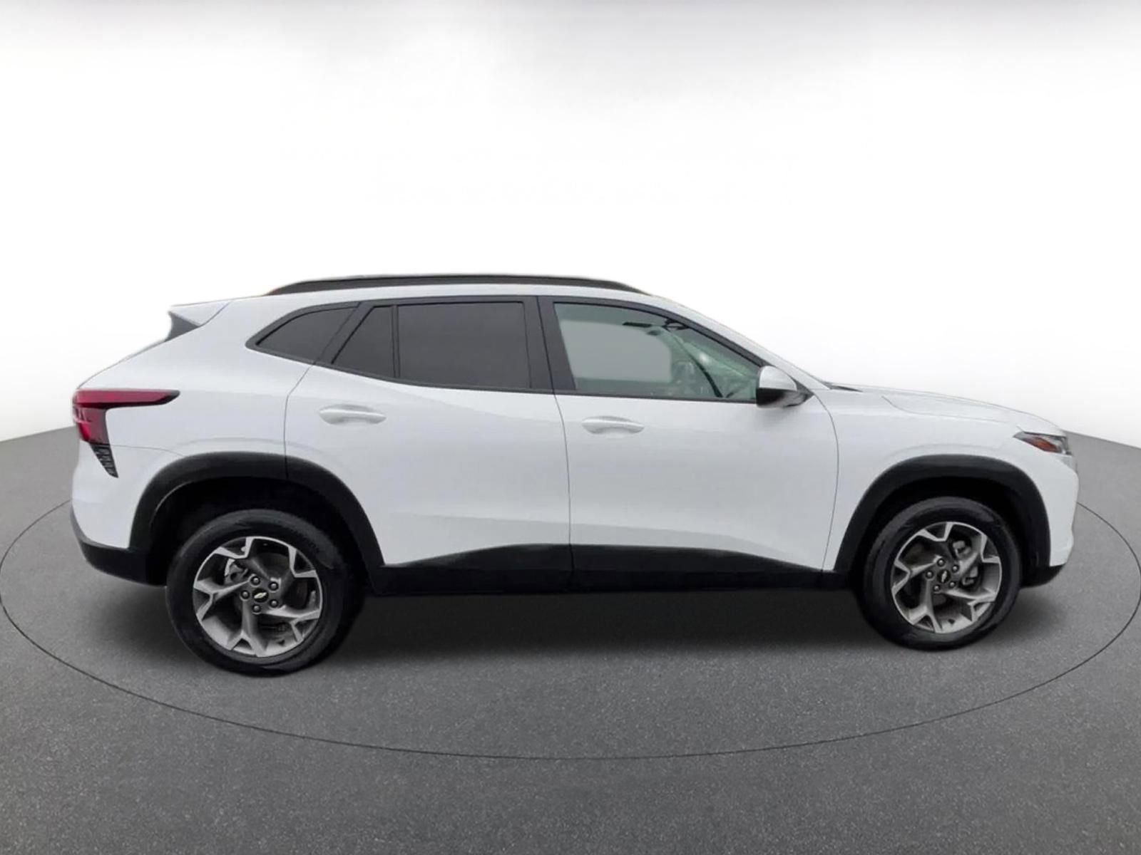 Thumbnail: 2025 Chevrolet Trax - 16