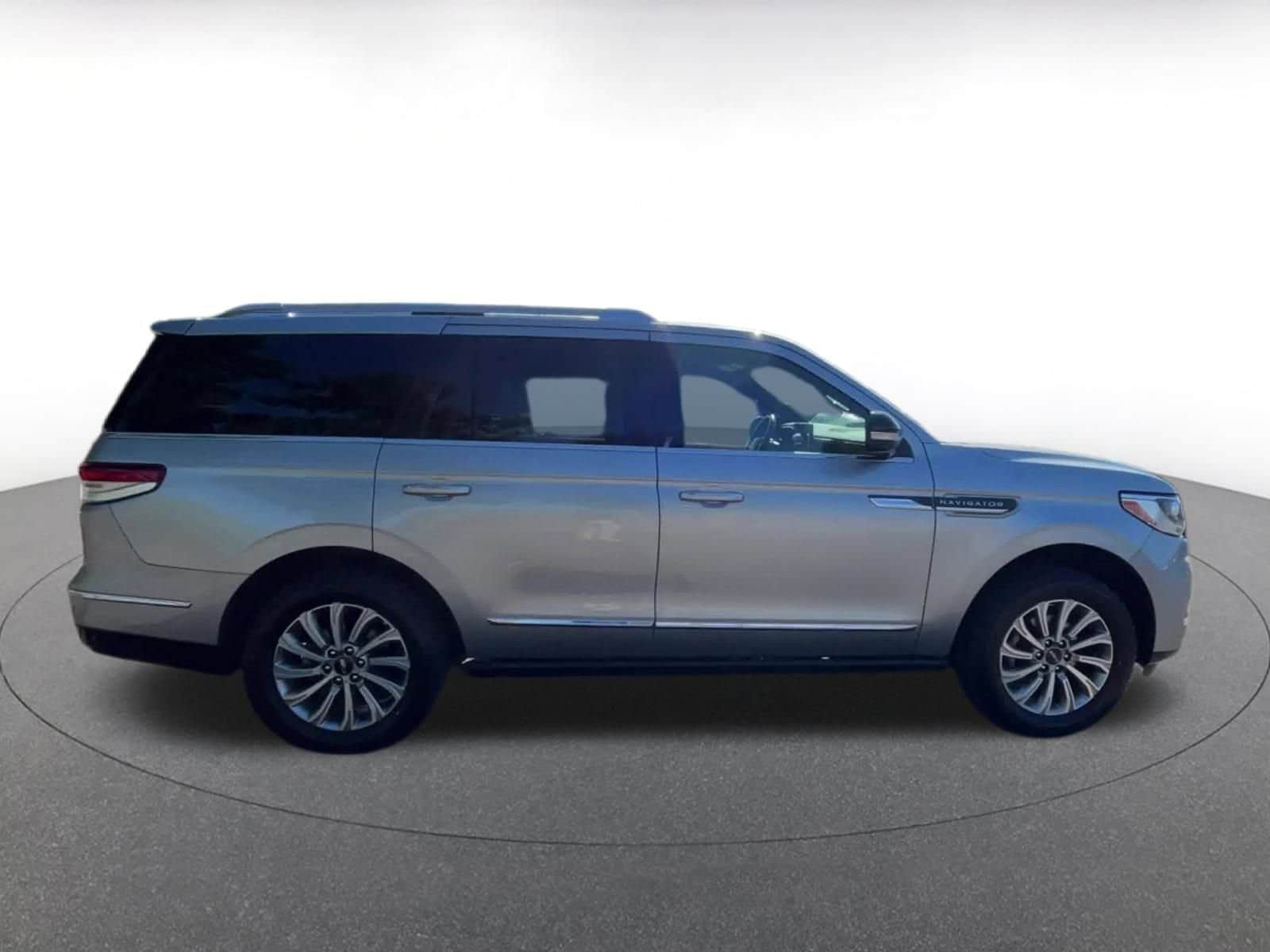 Thumbnail: 2023 Lincoln Navigator - 16