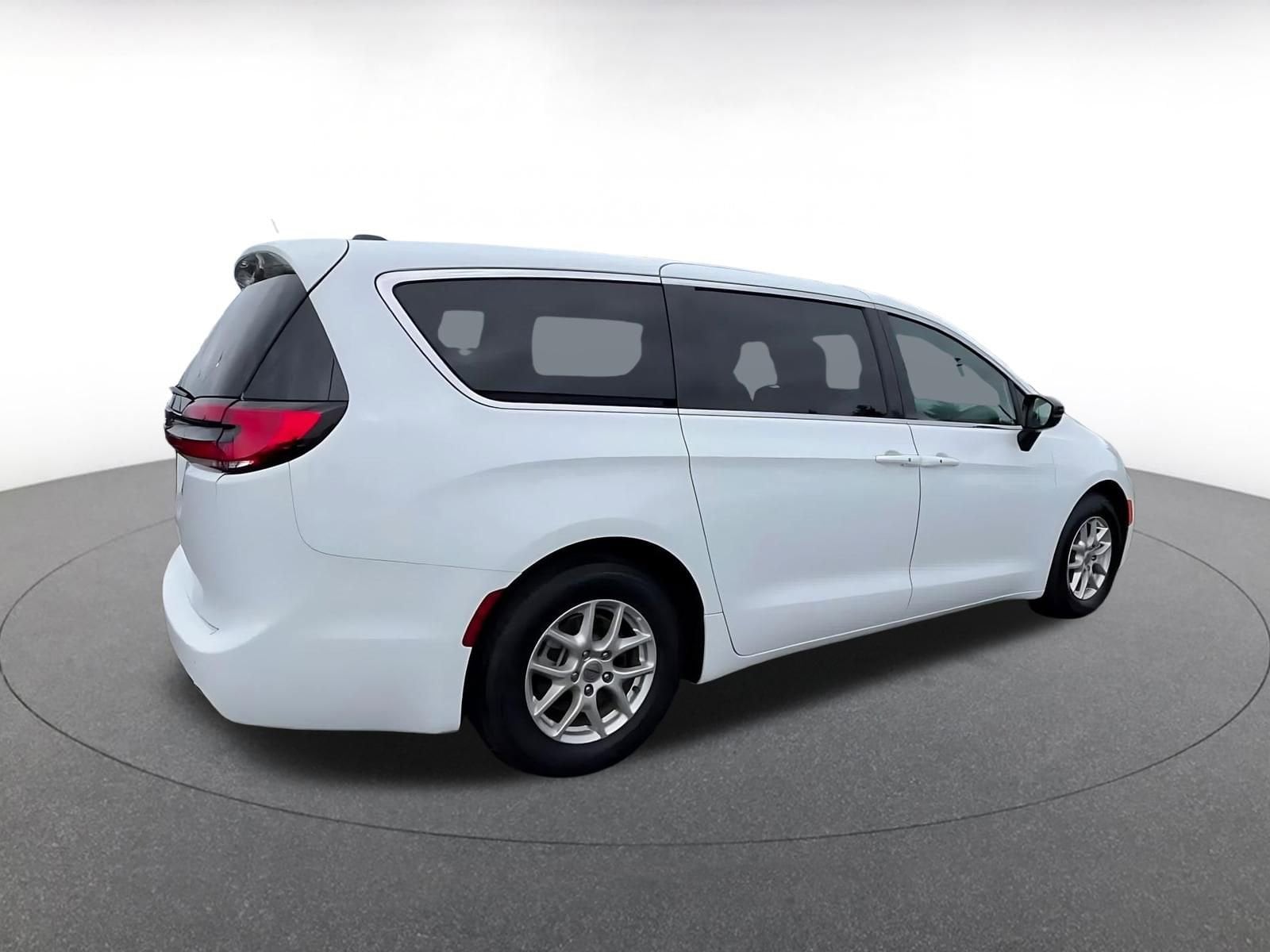 Thumbnail: 2025 Chrysler Pacifica - 15
