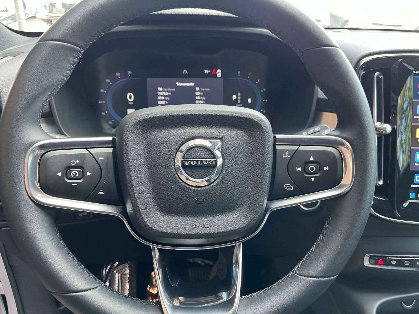 Thumbnail: 2024 Volvo XC40 - 28