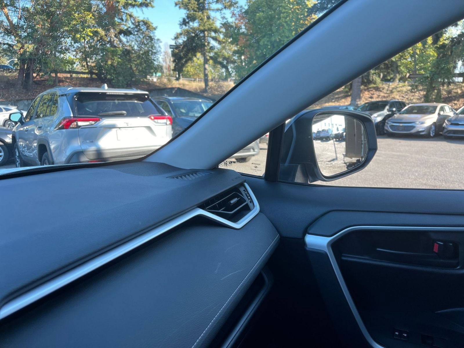 Thumbnail: 2025 Toyota RAV4 - 35