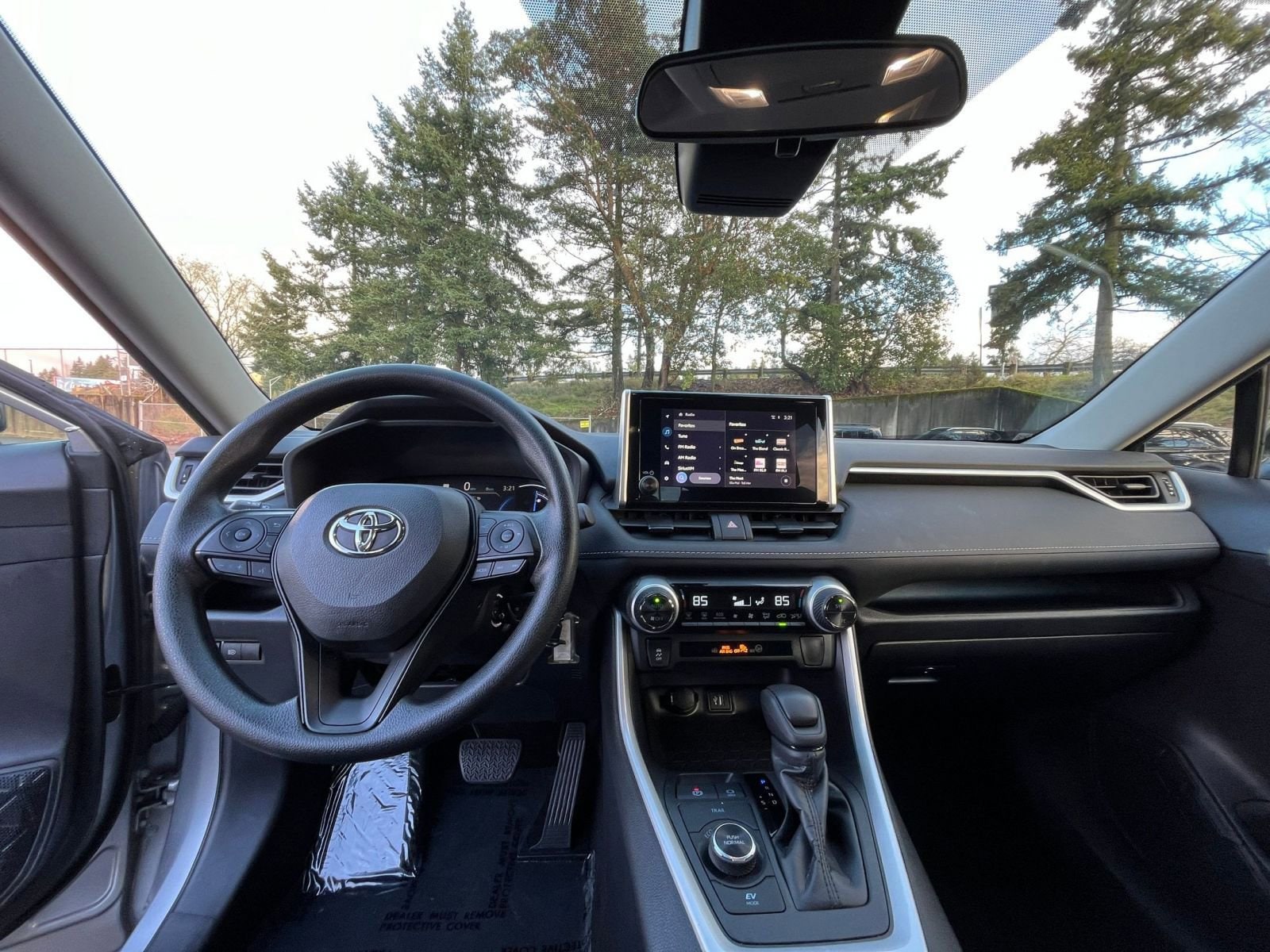 Thumbnail: 2025 Toyota RAV4 - 33