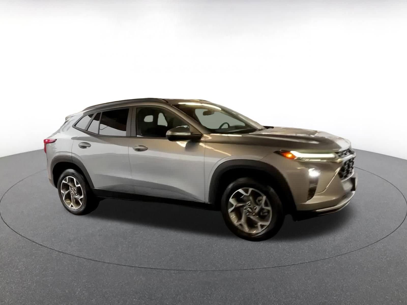 Thumbnail: 2025 Chevrolet Trax - 2