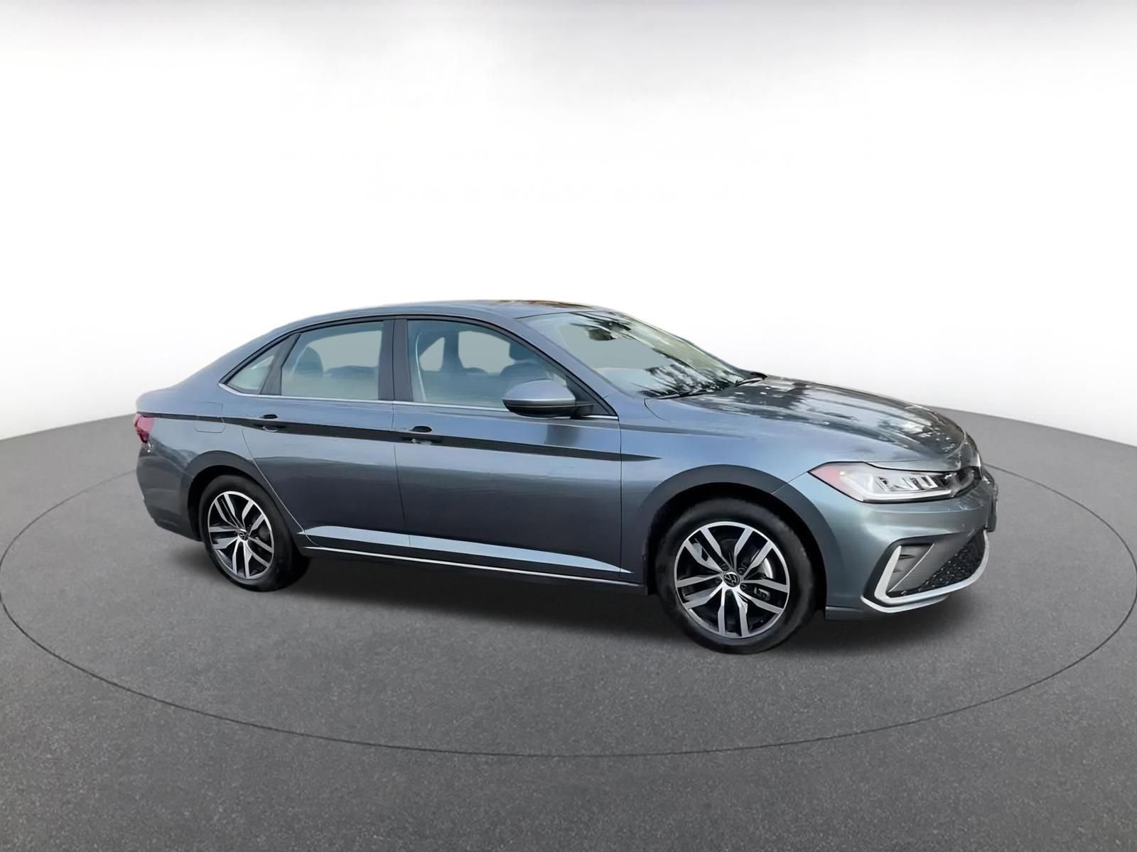 Thumbnail: 2025 Volkswagen Jetta - 2