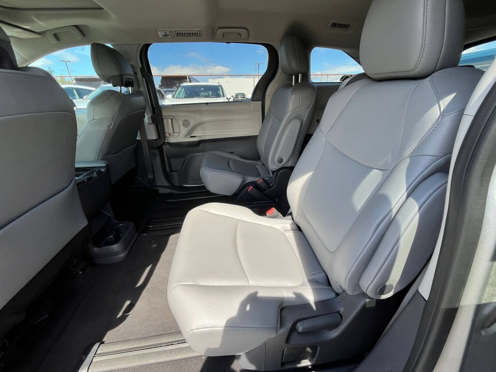Thumbnail: 2023 Toyota Sienna - 22