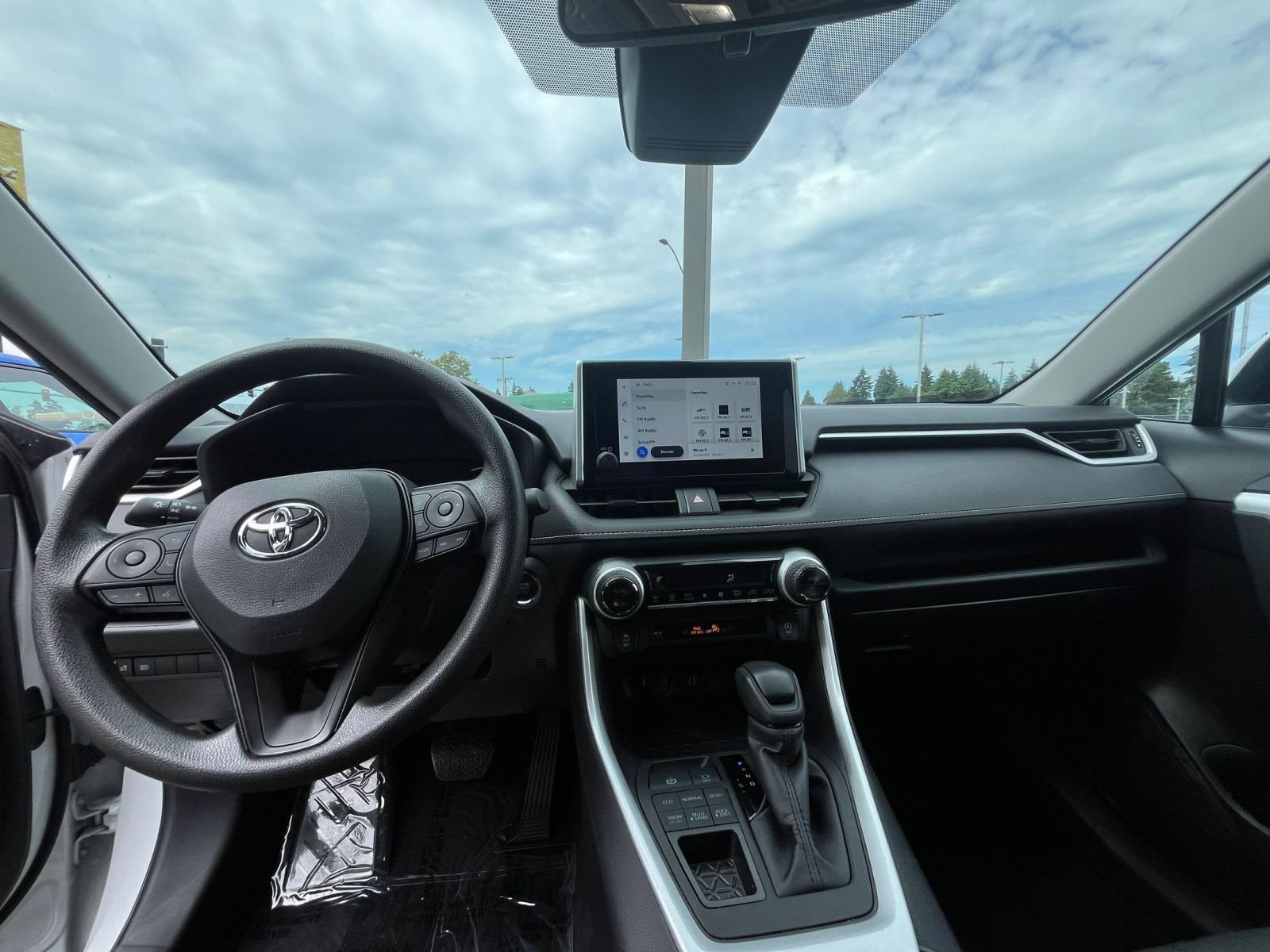 Thumbnail: 2025 Toyota RAV4 - 35