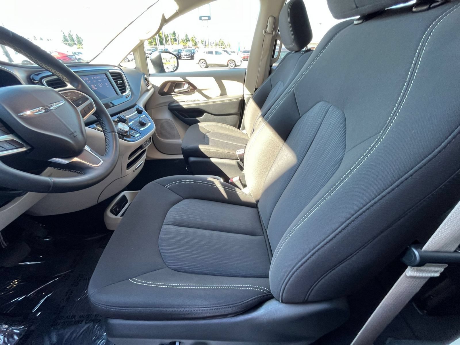 Thumbnail: 2024 Chrysler Voyager - 29