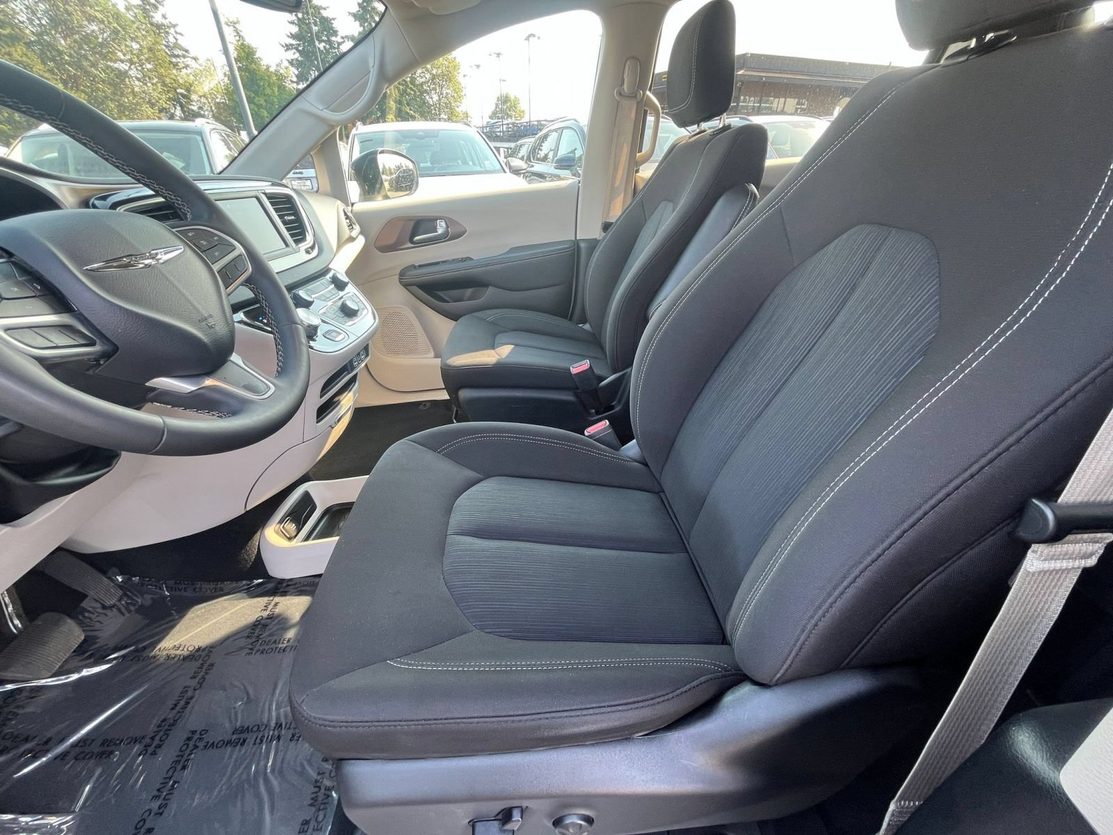 Thumbnail: 2024 Chrysler Voyager - 24