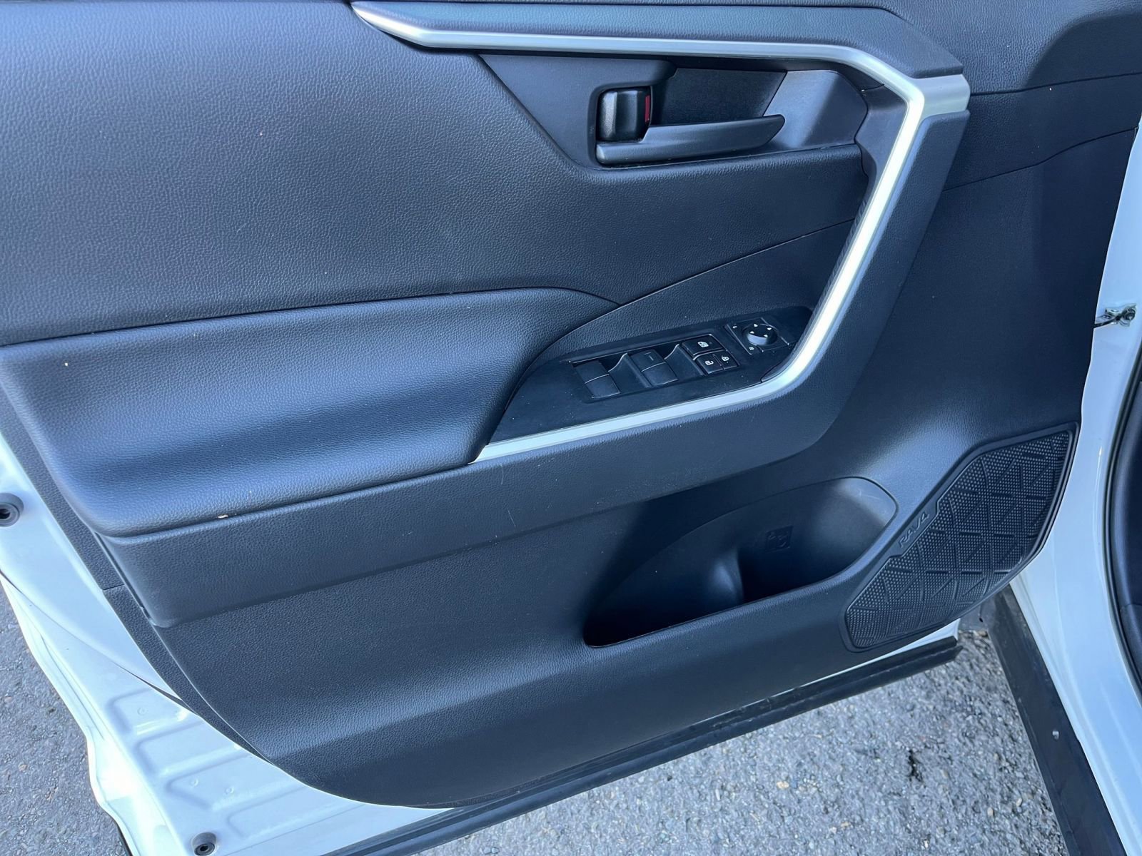 Thumbnail: 2025 Toyota RAV4 - 20