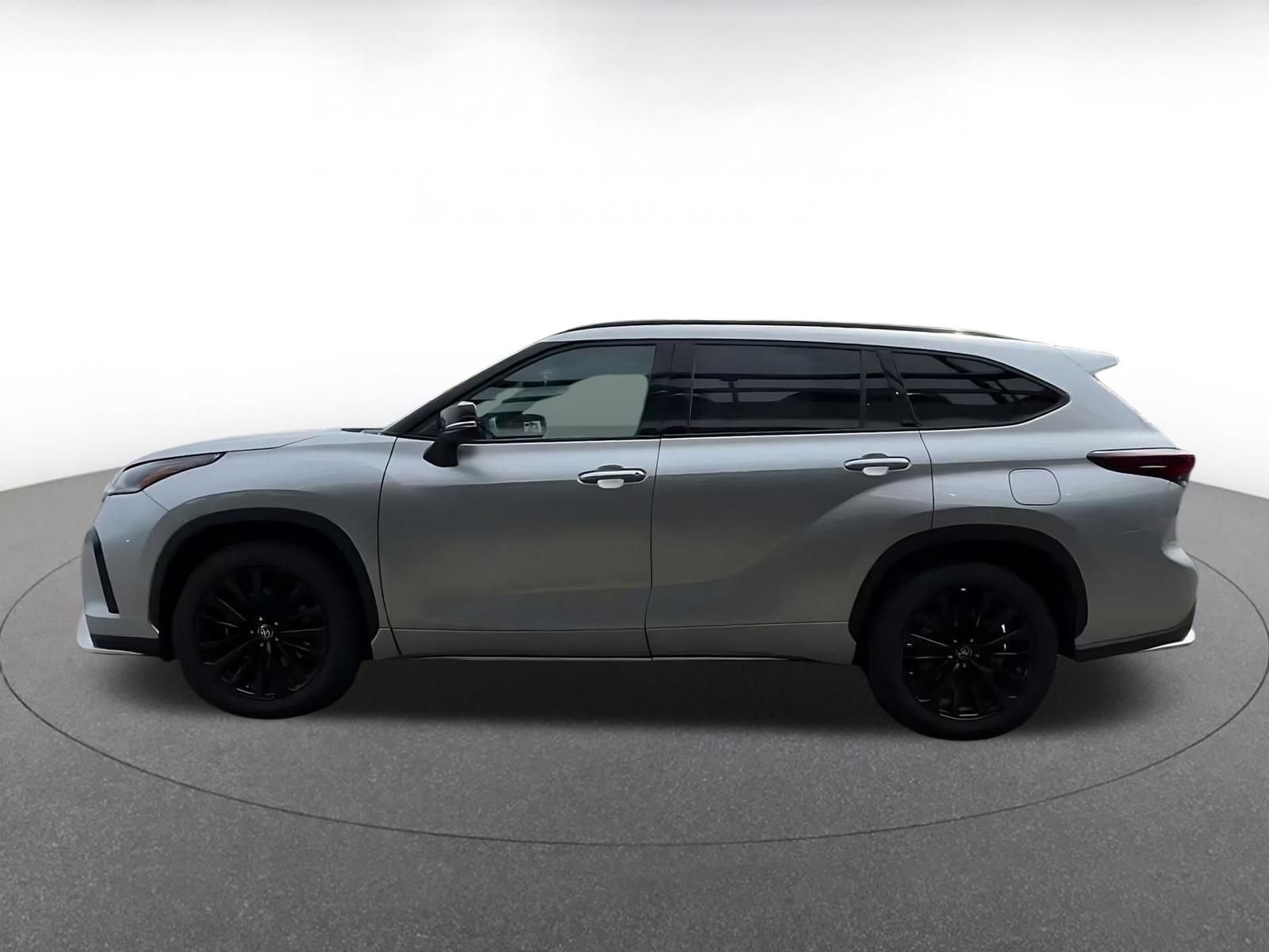 Thumbnail: 2025 Toyota Highlander - 9