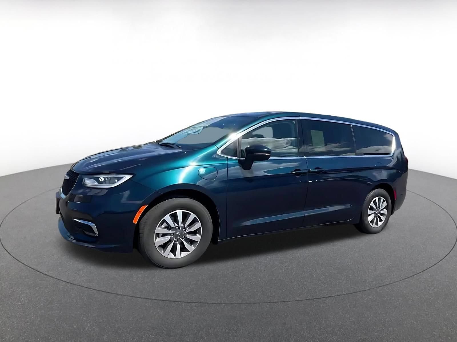 Thumbnail: 2023 Chrysler Pacifica - 8