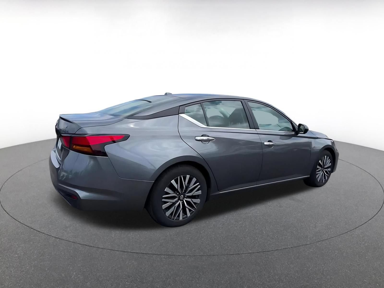 Thumbnail: 2025 Nissan Altima - 12