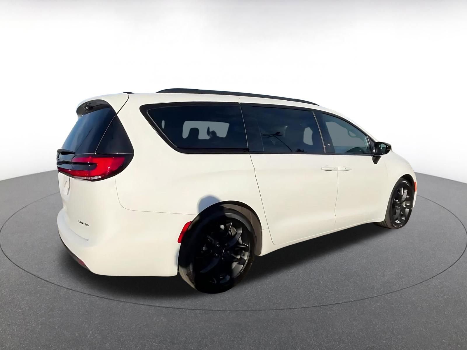 Thumbnail: 2025 Chrysler Pacifica - 15