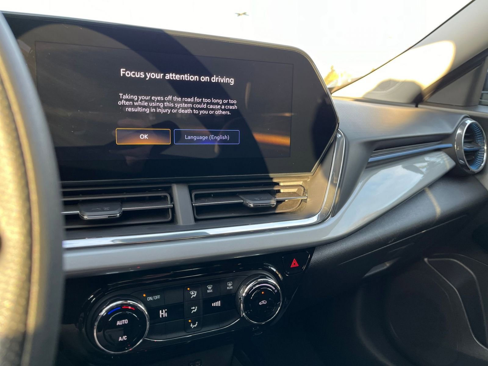 Thumbnail: 2025 Chevrolet Trax - 21