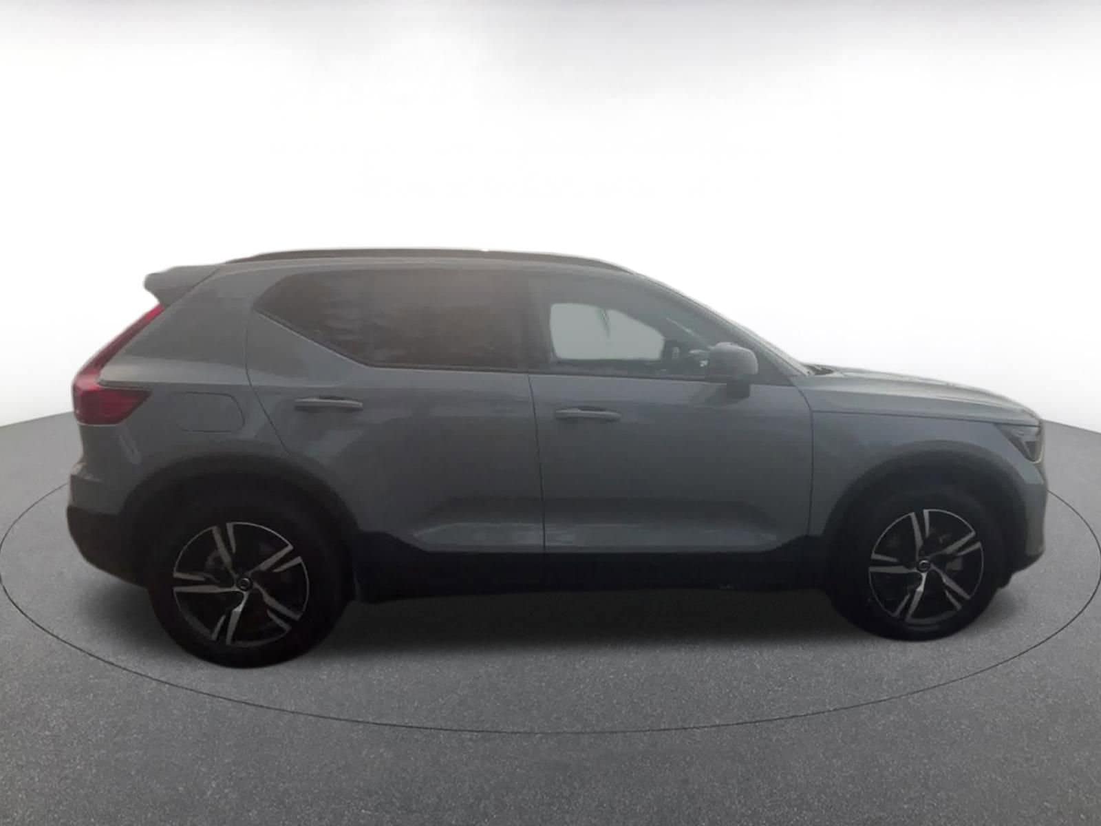 Thumbnail: 2024 Volvo XC40 - 16