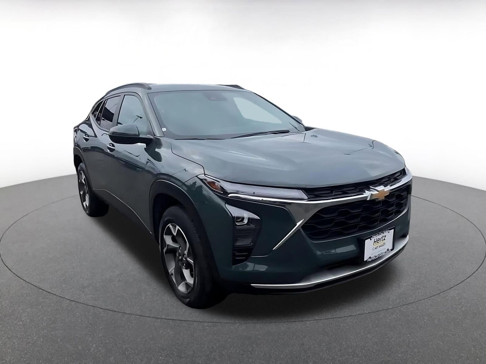 Thumbnail: 2025 Chevrolet Trax - 3