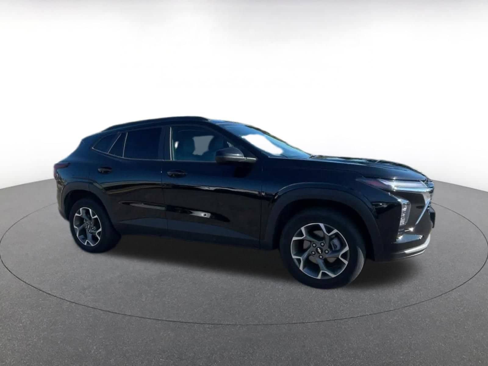 Thumbnail: 2025 Chevrolet Trax - 2
