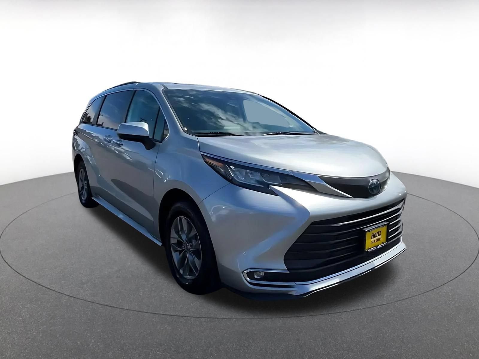 Thumbnail: 2023 Toyota Sienna - 3