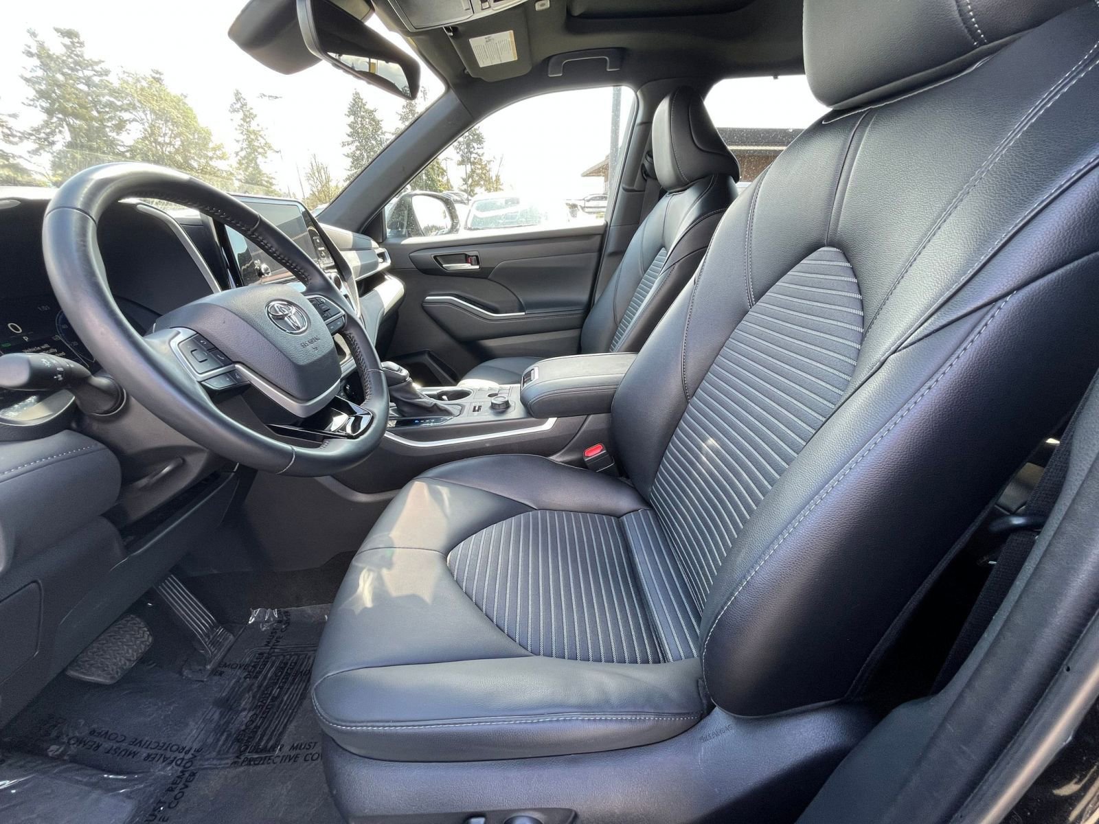 Thumbnail: 2025 Toyota Highlander - 28