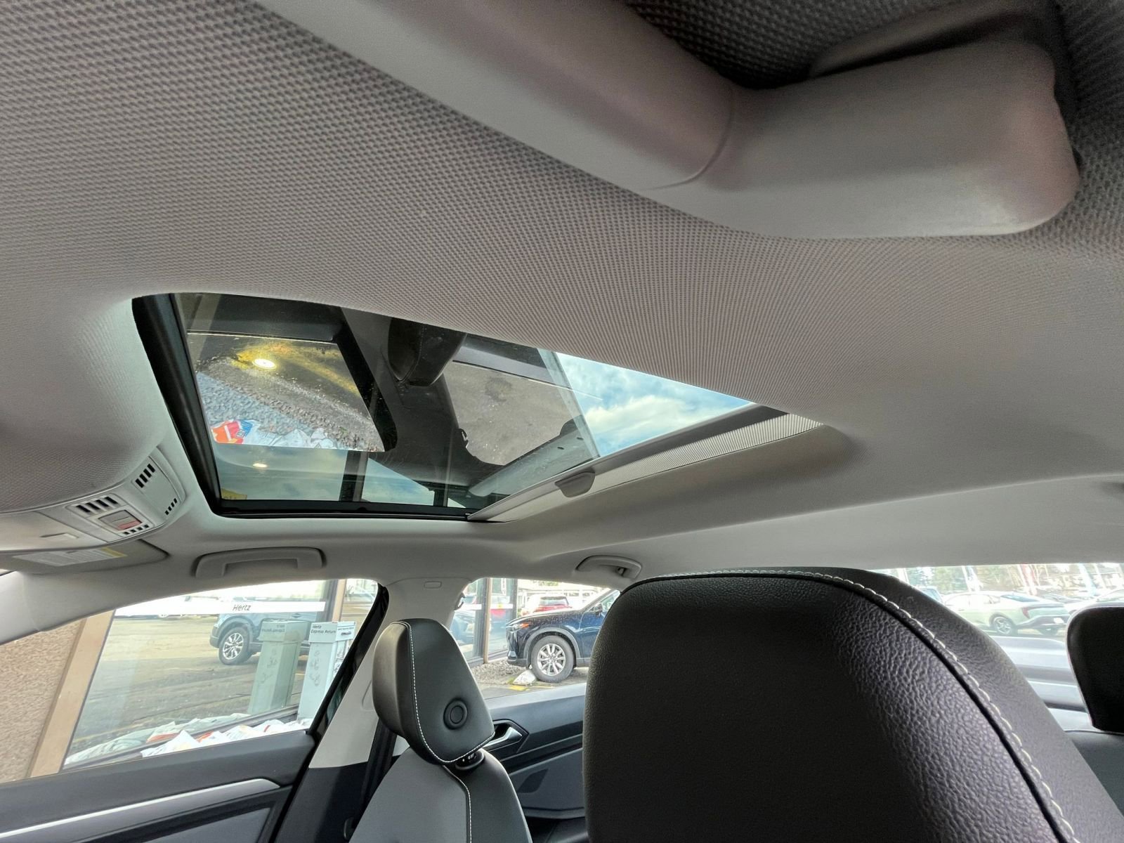 Thumbnail: 2025 Volkswagen Jetta - 31