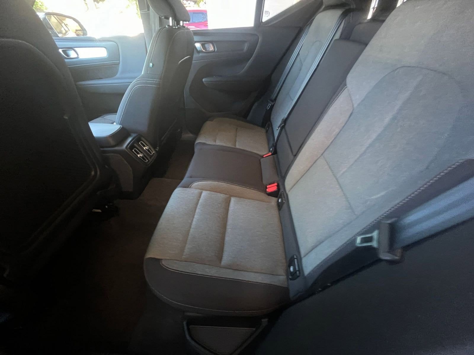 Thumbnail: 2024 Volvo XC40 - 25