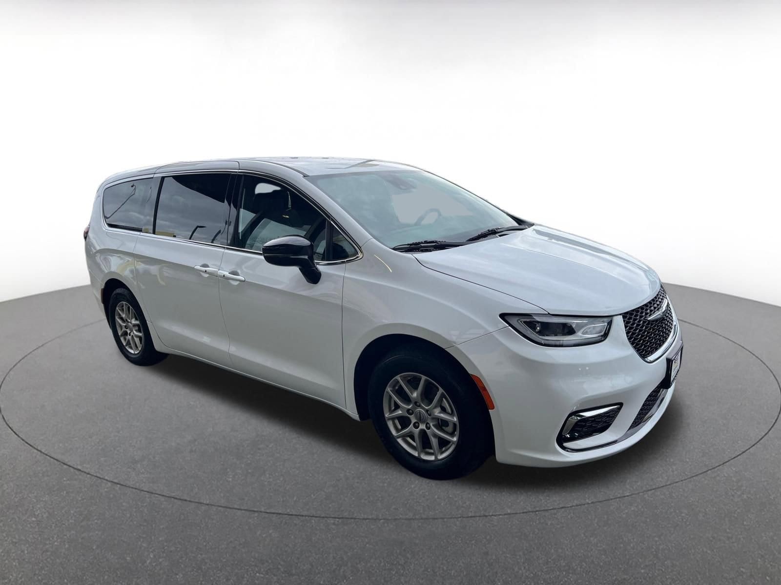 Thumbnail: 2025 Chrysler Pacifica - 1