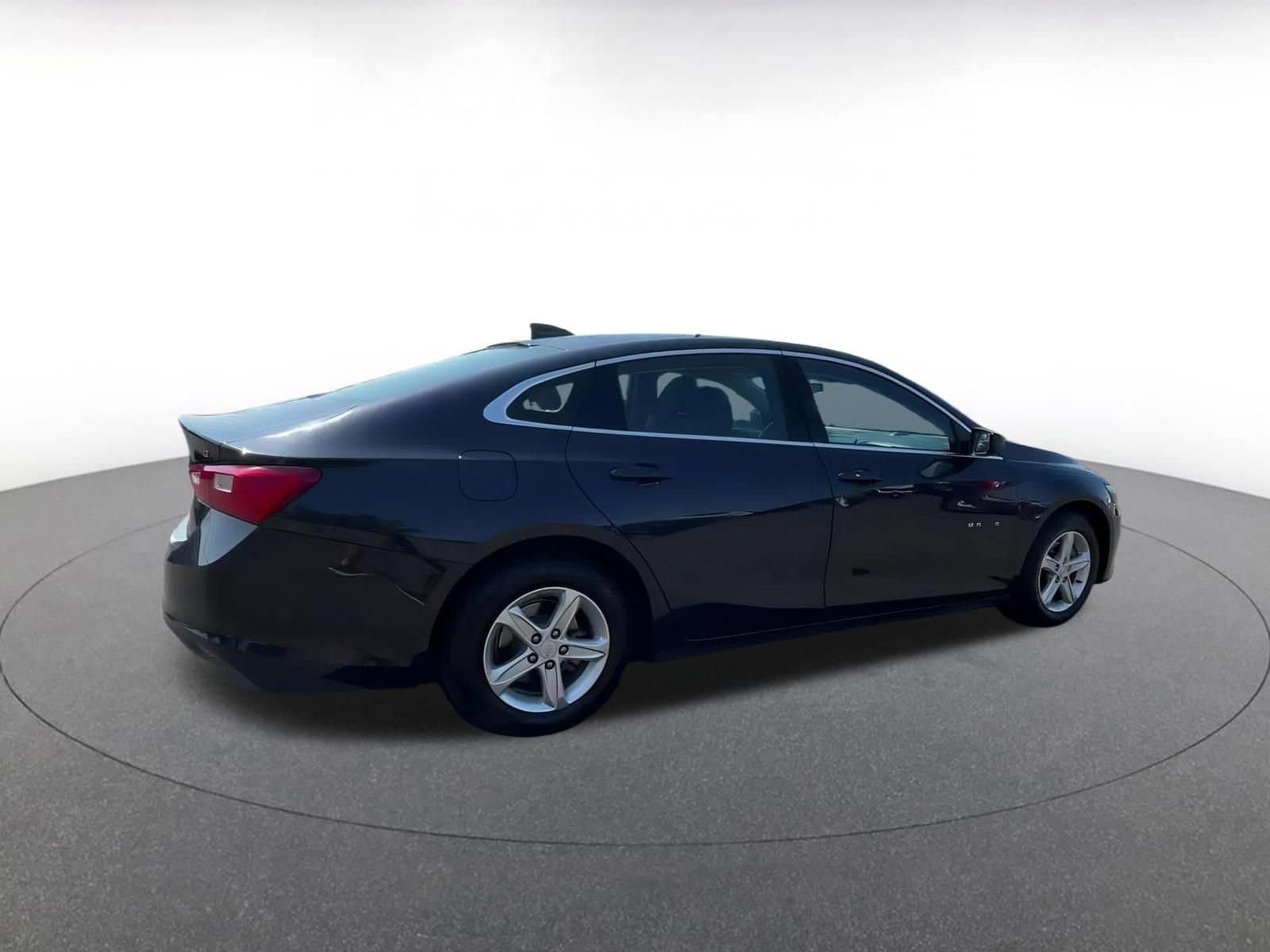 Thumbnail: 2023 Chevrolet Malibu - 15