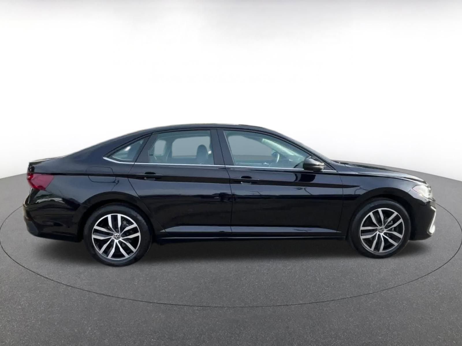 Thumbnail: 2025 Volkswagen Jetta - 16