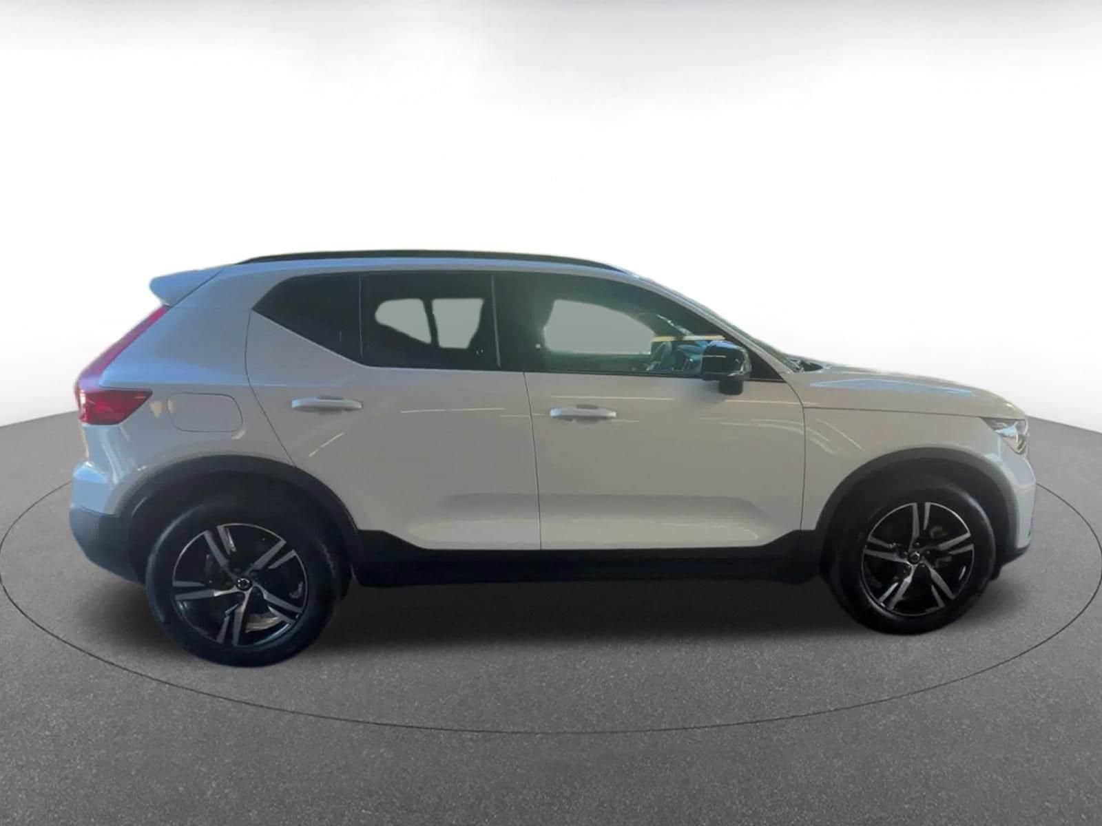 Thumbnail: 2024 Volvo XC40 - 16
