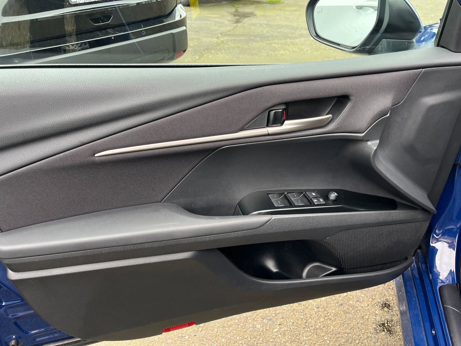 Thumbnail: 2025 Toyota Camry - 18