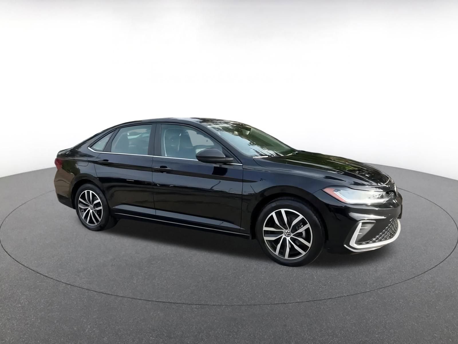 Thumbnail: 2025 Volkswagen Jetta - 2