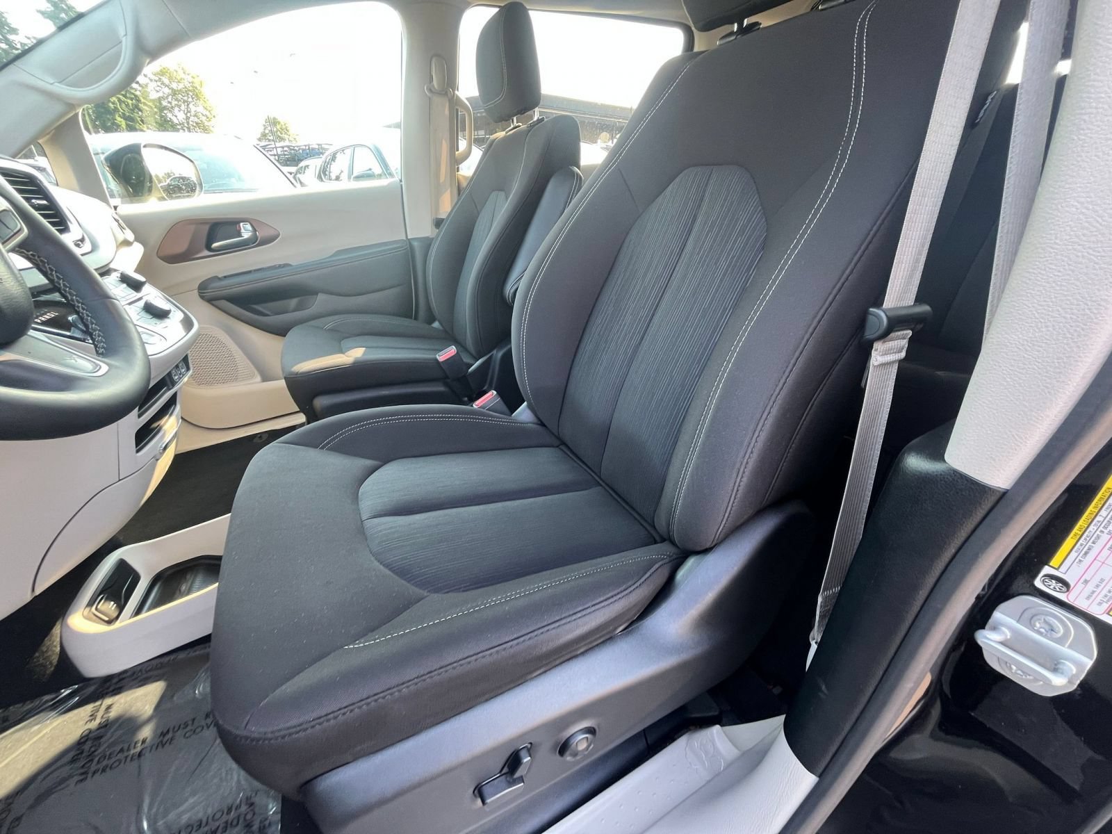 Thumbnail: 2024 Chrysler Voyager - 34