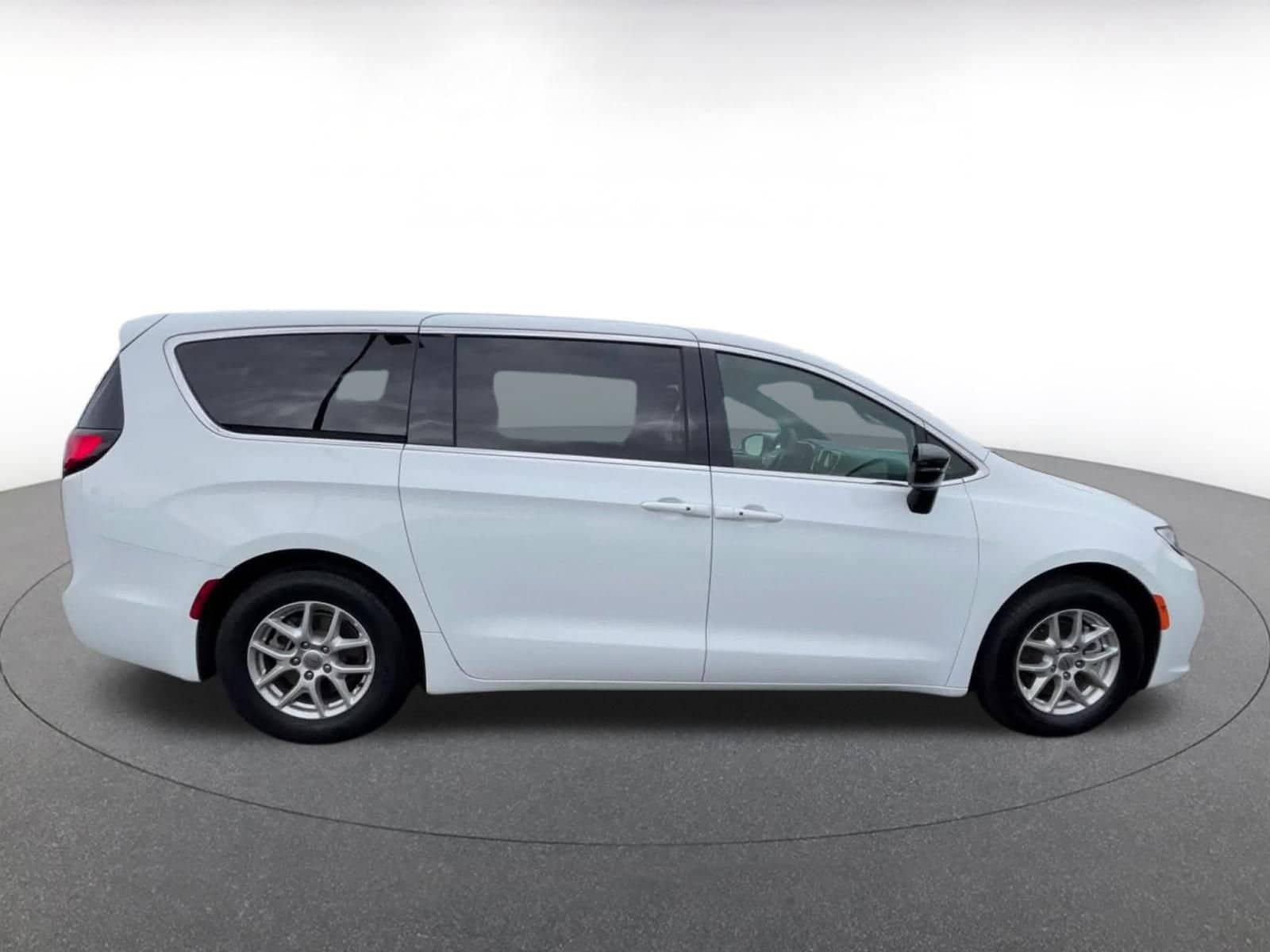 Thumbnail: 2025 Chrysler Pacifica - 16