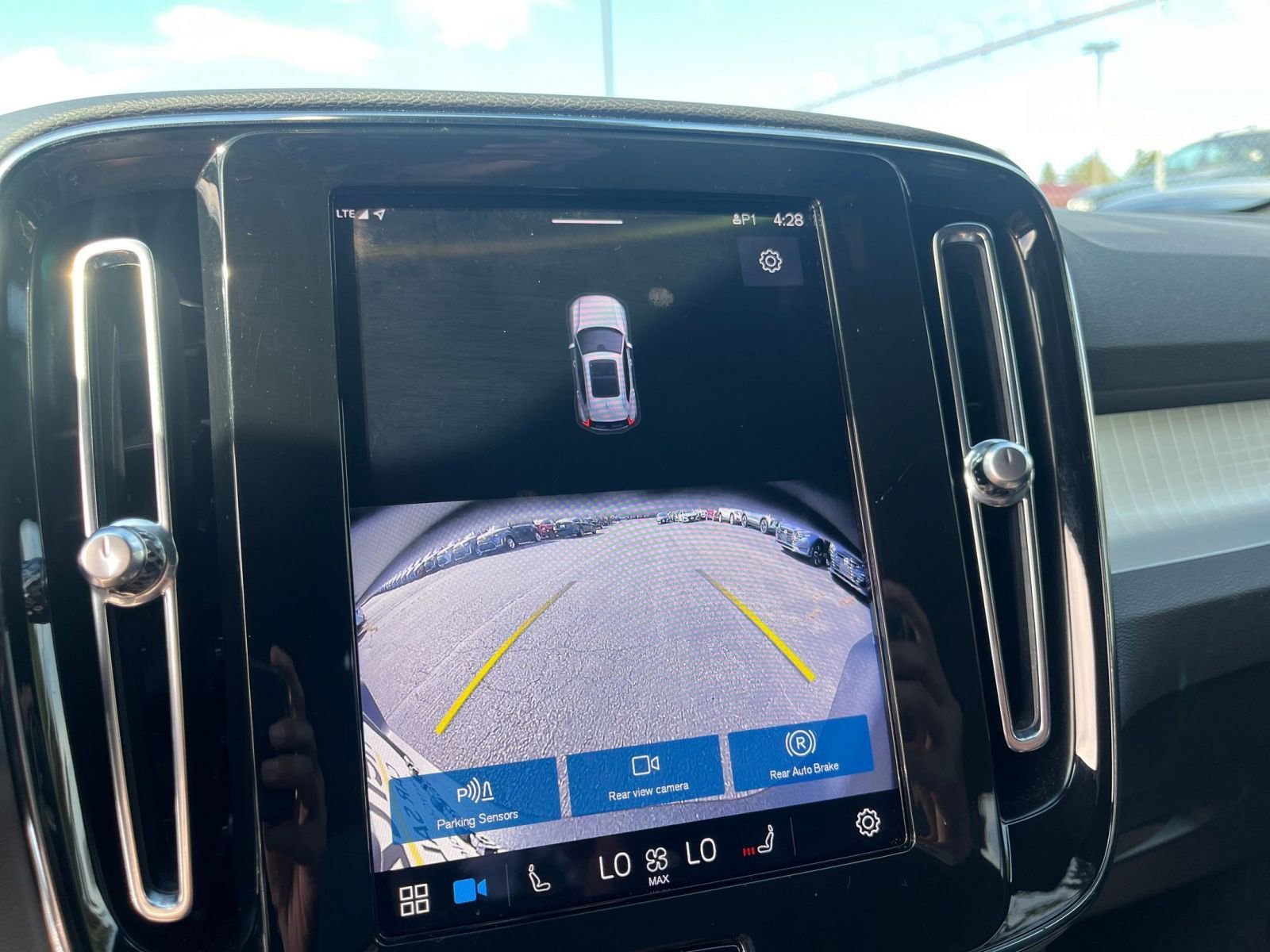 Thumbnail: 2024 Volvo XC40 - 17