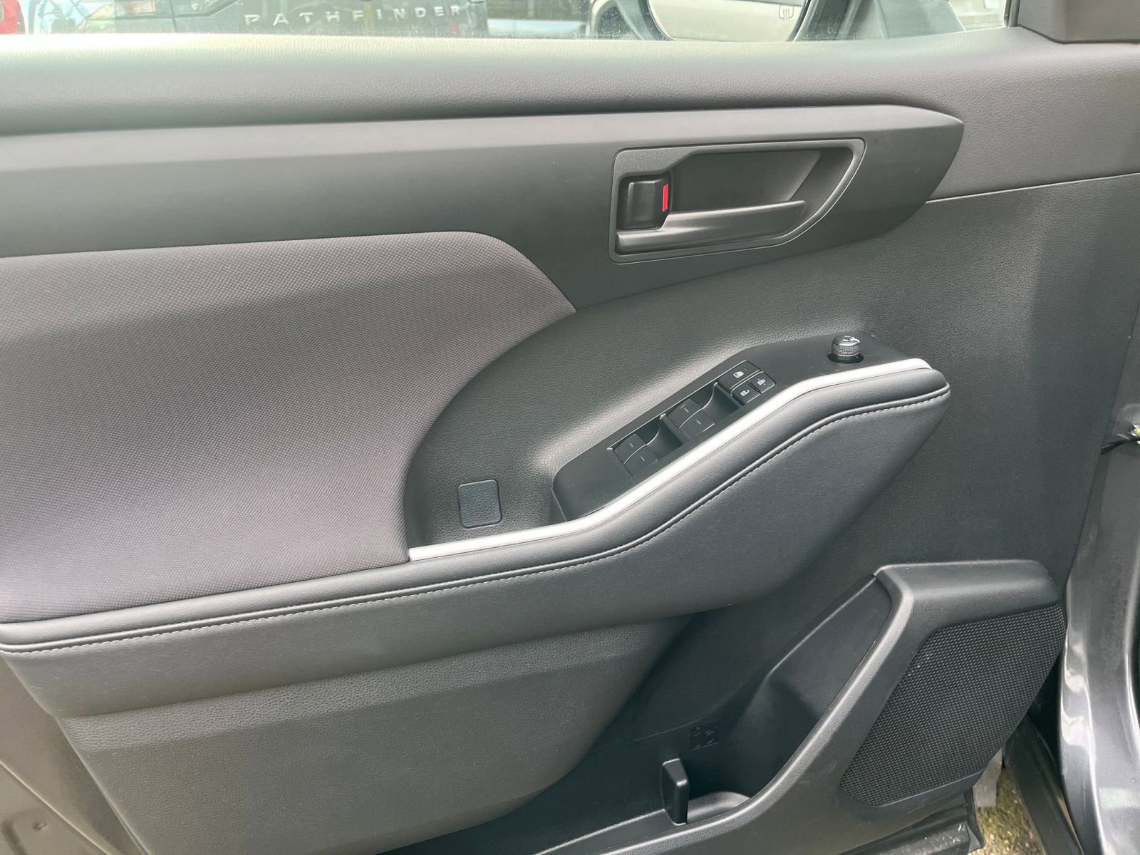 Thumbnail: 2025 Toyota Highlander - 18