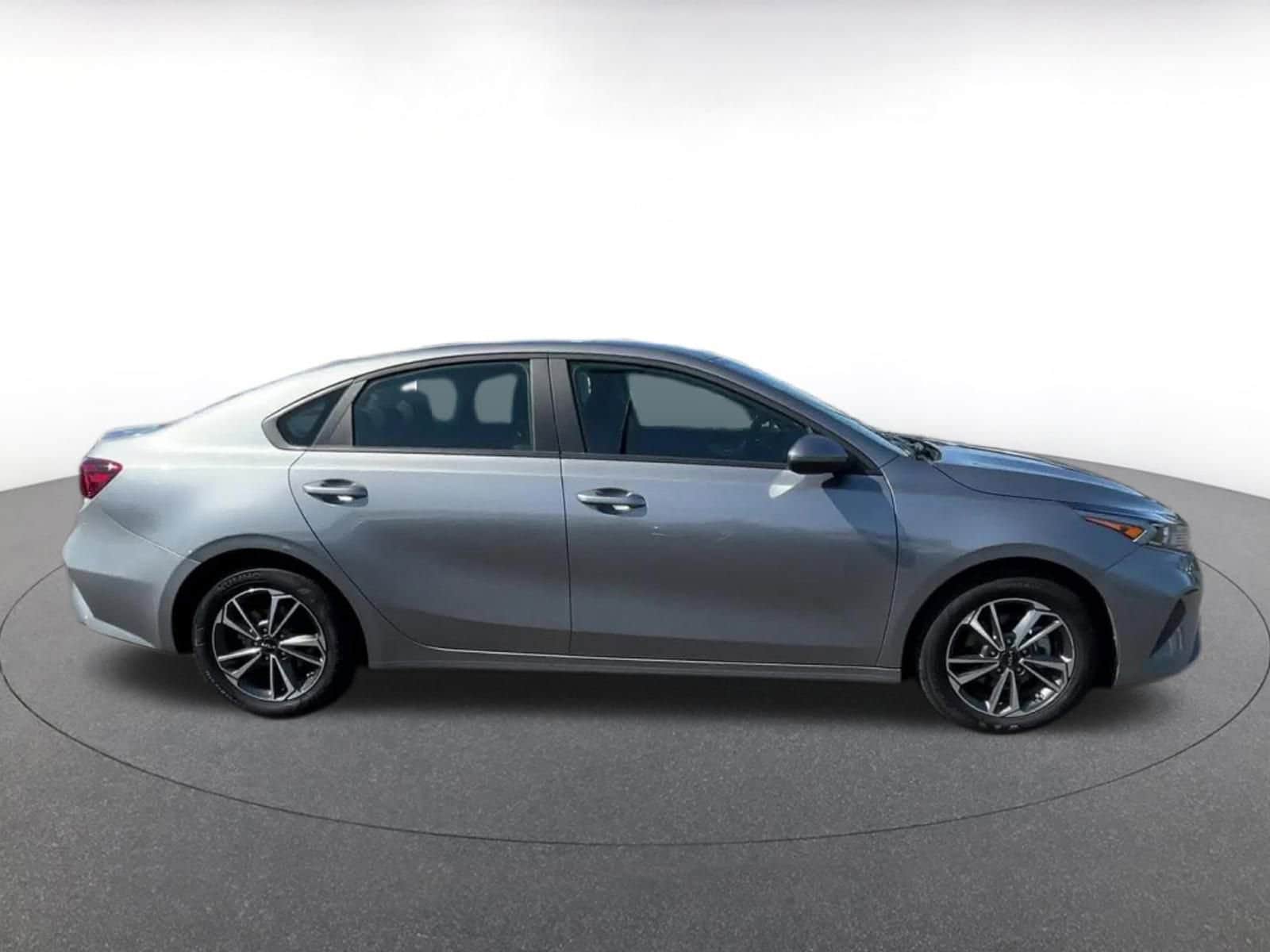 Thumbnail: 2024 Kia Forte - 16