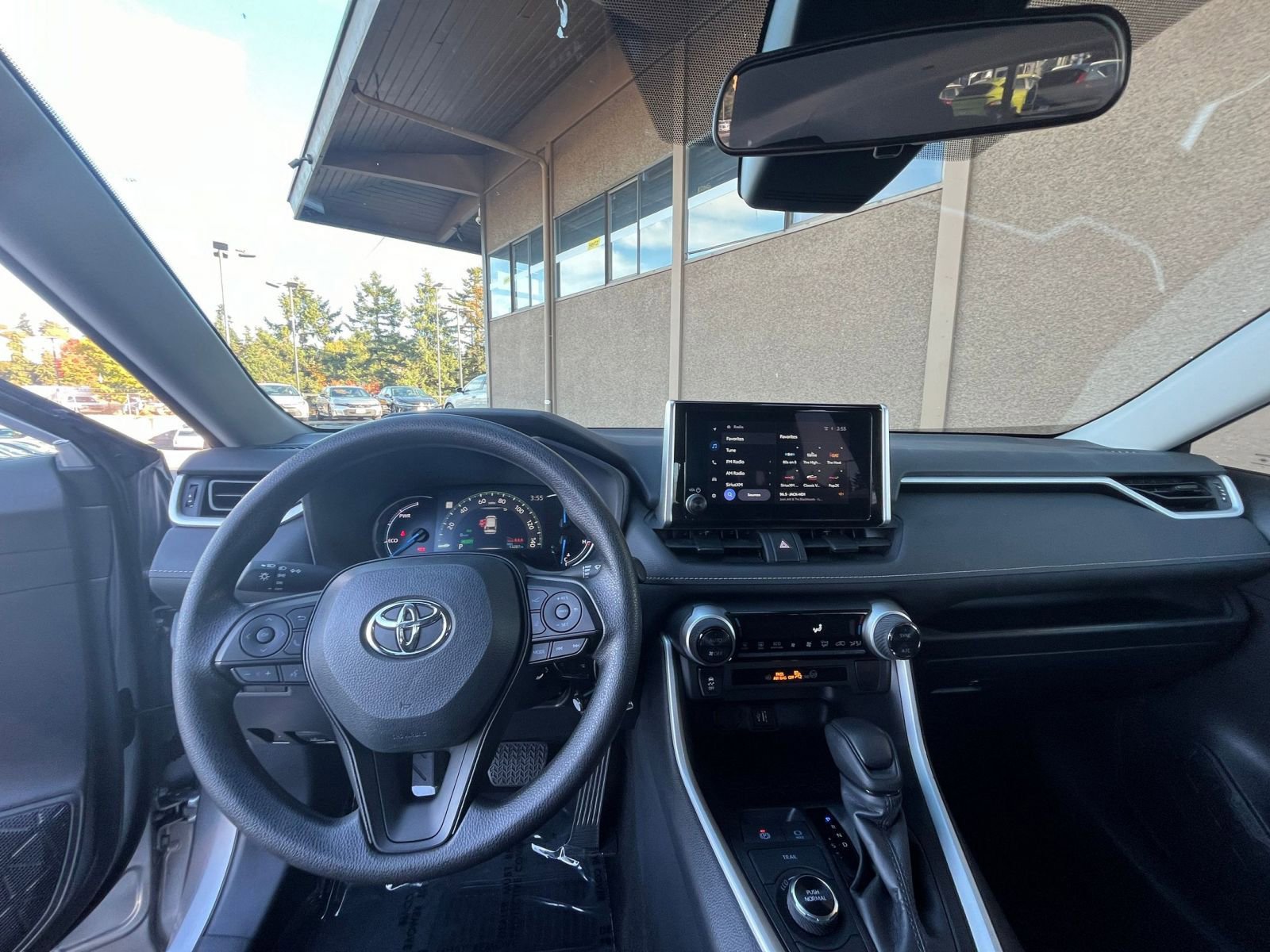 Thumbnail: 2025 Toyota RAV4 - 33