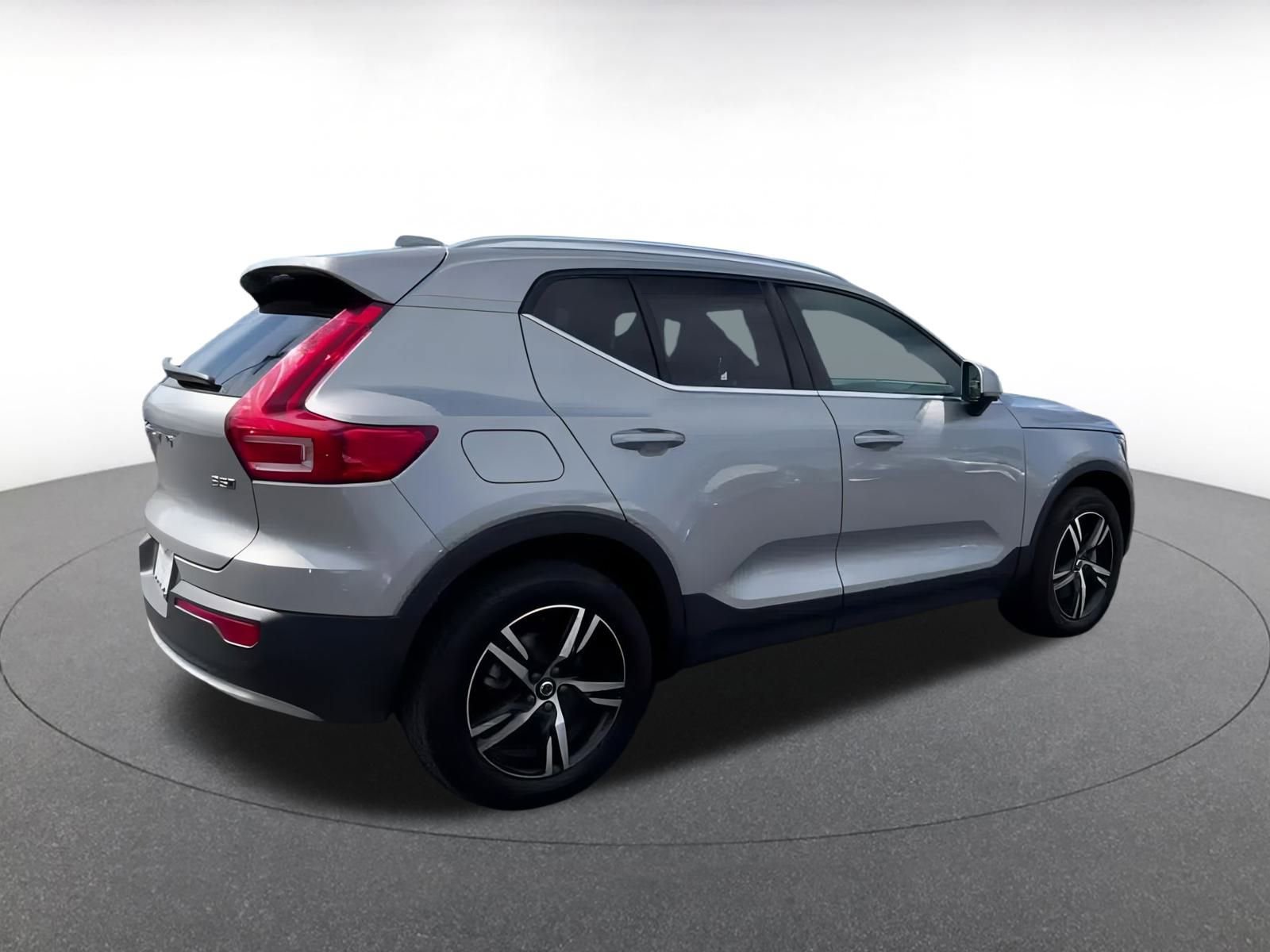 Thumbnail: 2024 Volvo XC40 - 14