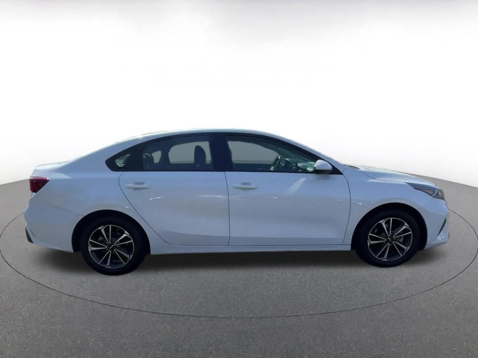Thumbnail: 2024 Kia Forte - 16