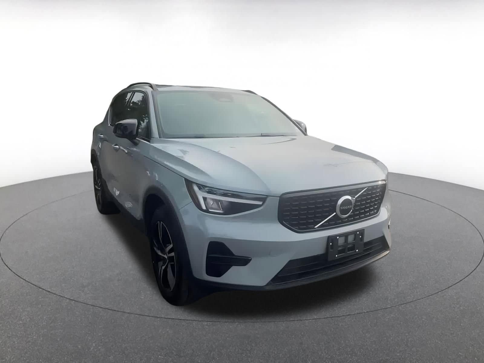Thumbnail: 2024 Volvo XC40 - 3