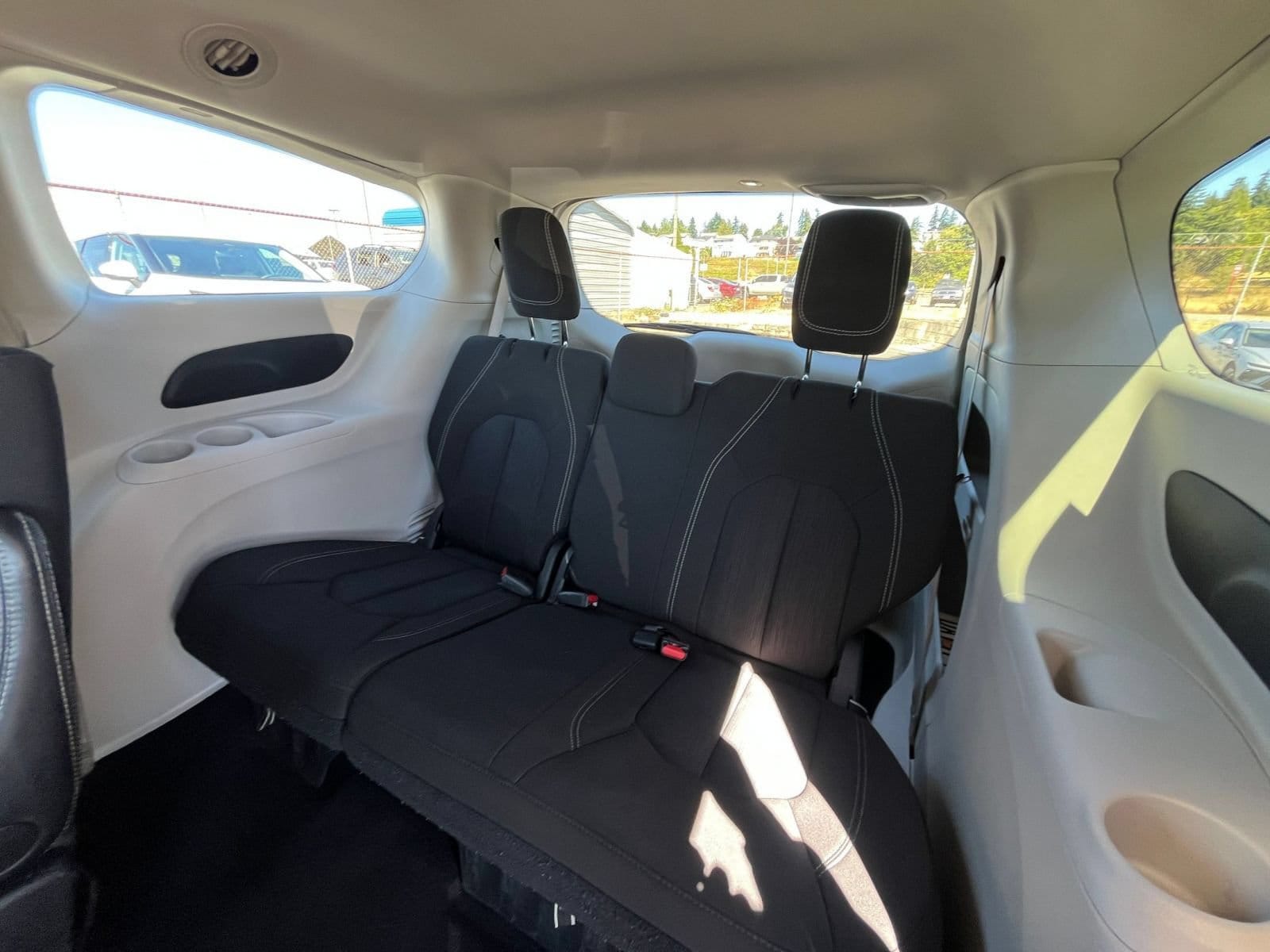 Thumbnail: 2024 Chrysler Voyager - 31
