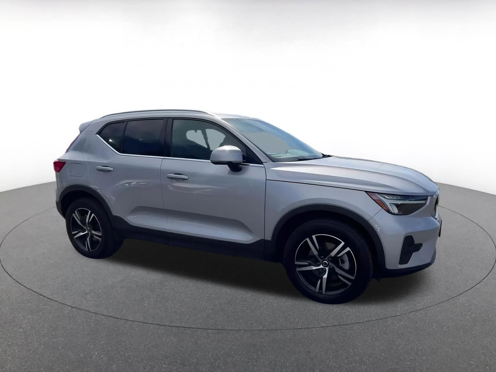 Thumbnail: 2024 Volvo XC40 - 2